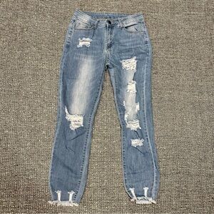 Trendy Distressed Ankle Jeans in Blue